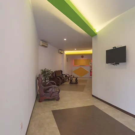RedDoorz near ITC Mangga Dua-3